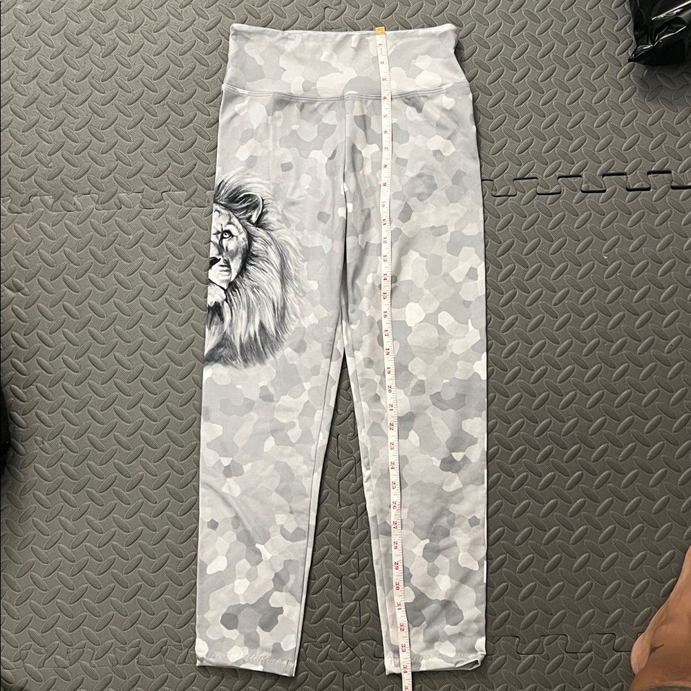 WSI women’s compression leggings medium lion